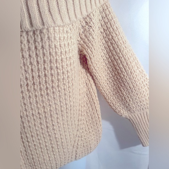 Women’s Express off the shoulder Sweater!!!! 🤍🔥 - Picture 10 of 11